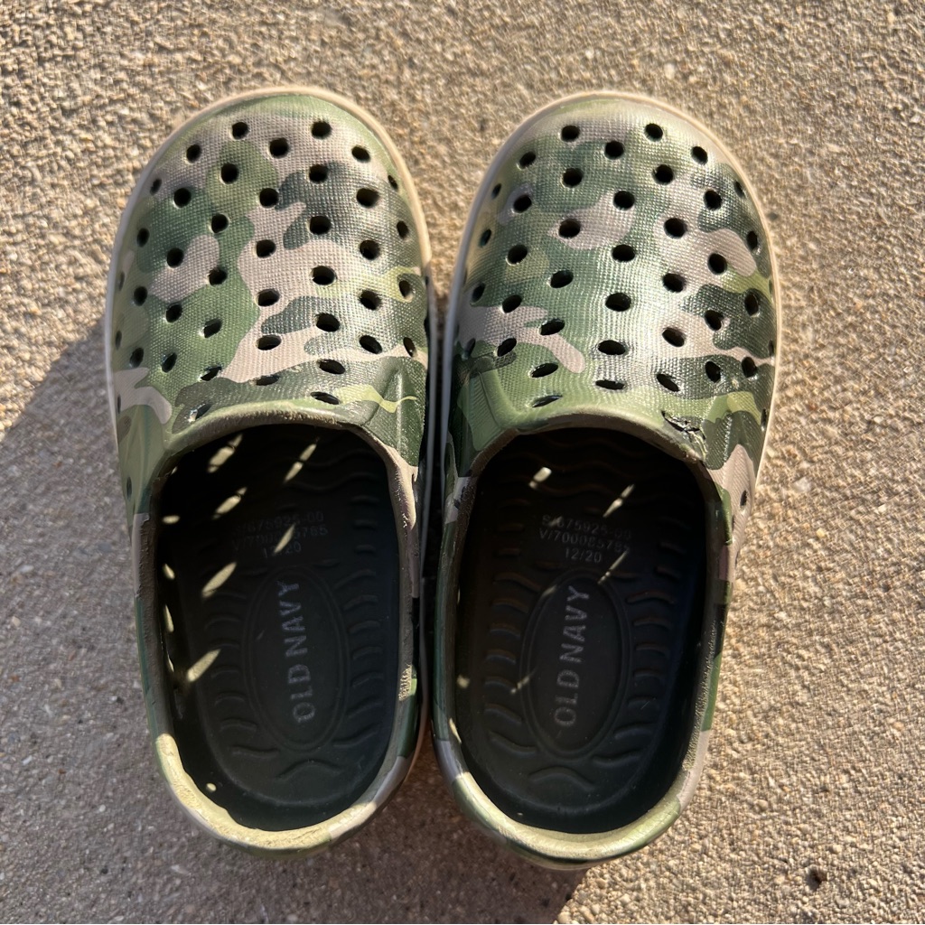 Old Navy Size 5 Rubber Baby Shoes Rubber Like New Green Camo Colored Old Navy Size 5 Rubber Baby Shoes Rubber Like New Green Camo Colored